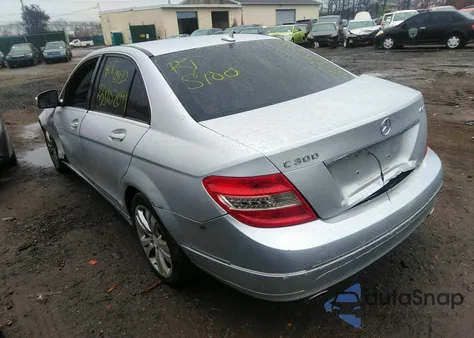 2009 Mercedes-Benz C 300 Sport 4Matic/Luxury 4Matic z USA, uszkodzony, nr VIN WDDGF81X69F246123